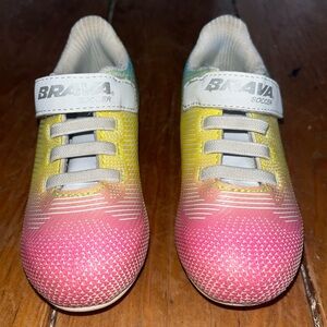Brave Soccer Youth Cleats (Previously Owned)